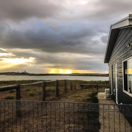 Coorong Island Retreat - Farm Stay At Pet Friendly Property Meningie Exteriör bild