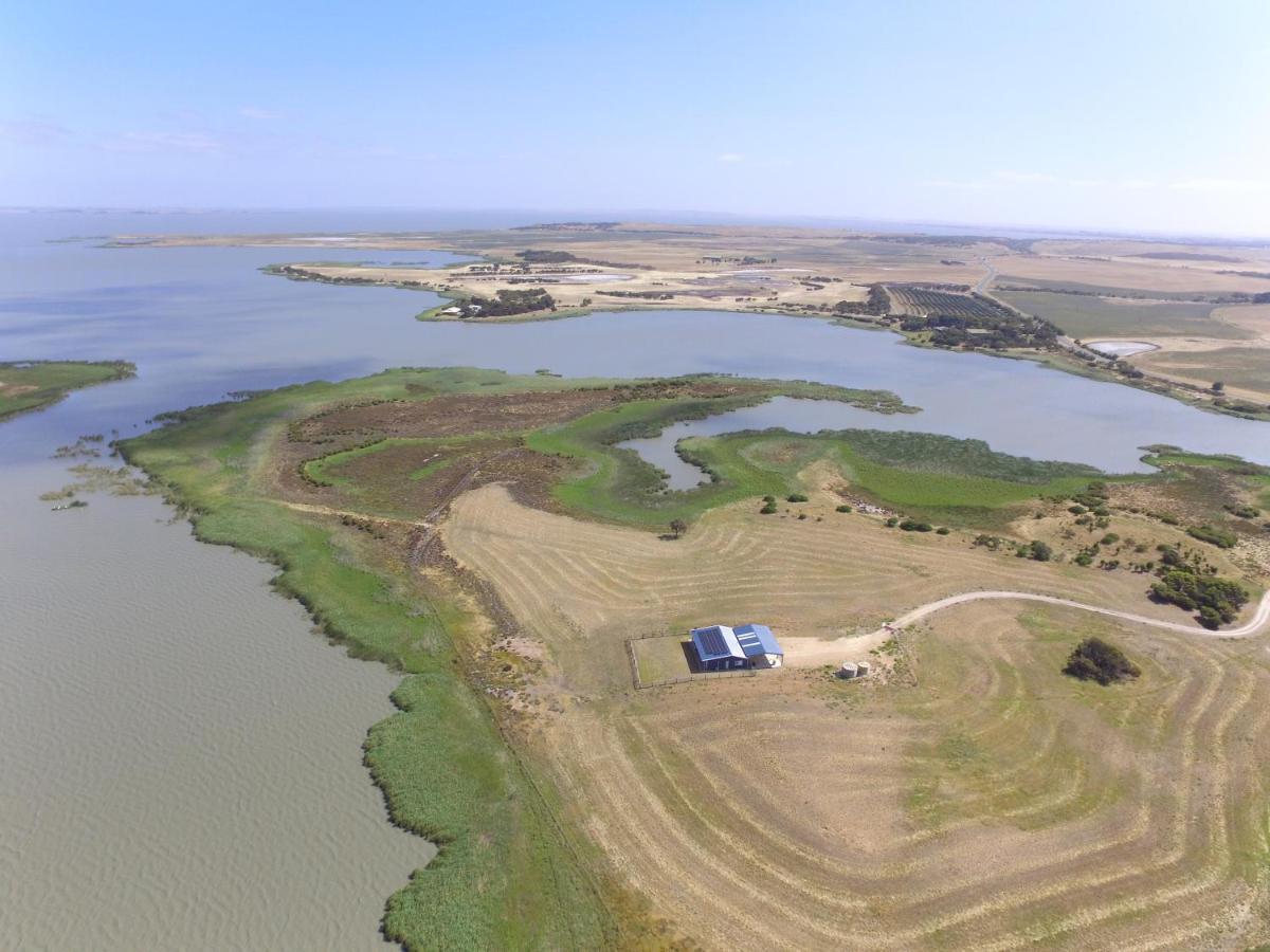 Coorong Island Retreat - Farm Stay At Pet Friendly Property Meningie Exteriör bild