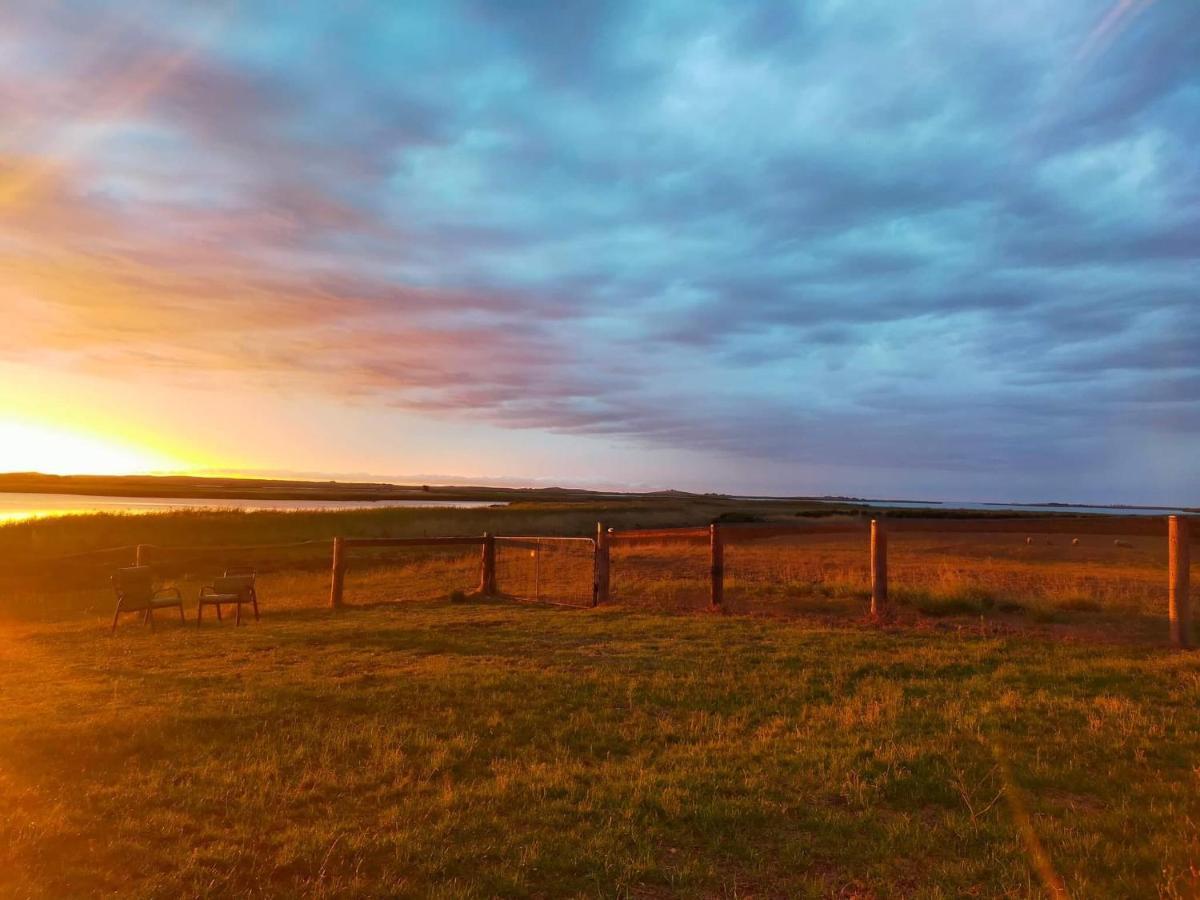 Coorong Island Retreat - Farm Stay At Pet Friendly Property Meningie Exteriör bild