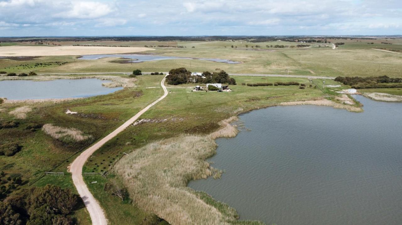Coorong Island Retreat - Farm Stay At Pet Friendly Property Meningie Exteriör bild