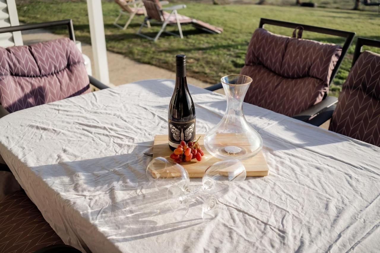 Coorong Island Retreat - Farm Stay At Pet Friendly Property Meningie Exteriör bild