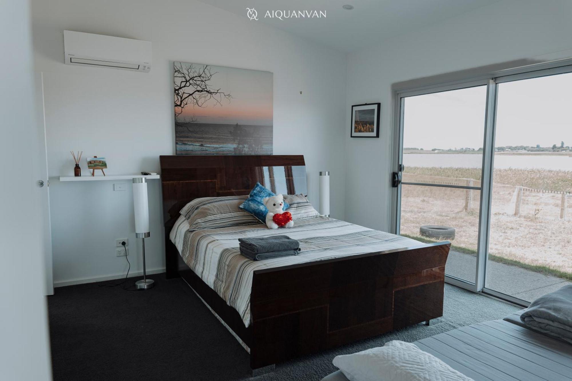 Coorong Island Retreat - Farm Stay At Pet Friendly Property Meningie Exteriör bild